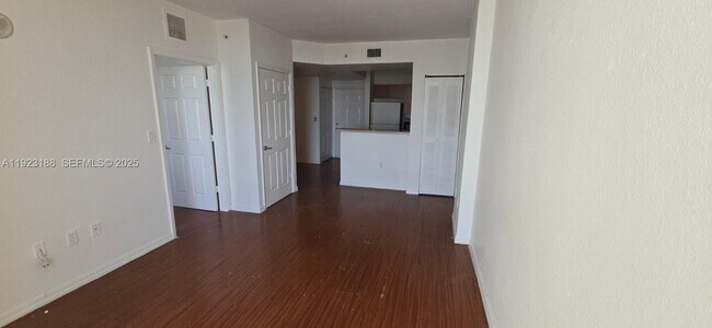 Building Photo - 120 SW 8th Ave