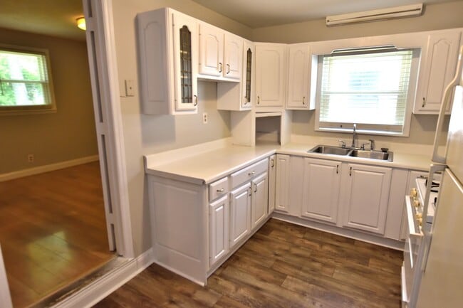 Building Photo - 626 Woodland Ave