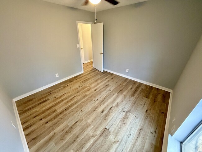 Building Photo - 6108 Deerfield Ct