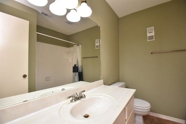 Building Photo - 7350 Kirby Dr