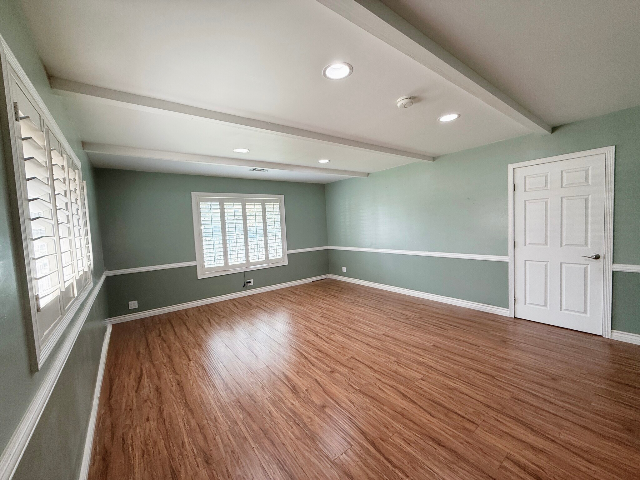 Building Photo - 5932 Cahill Ave