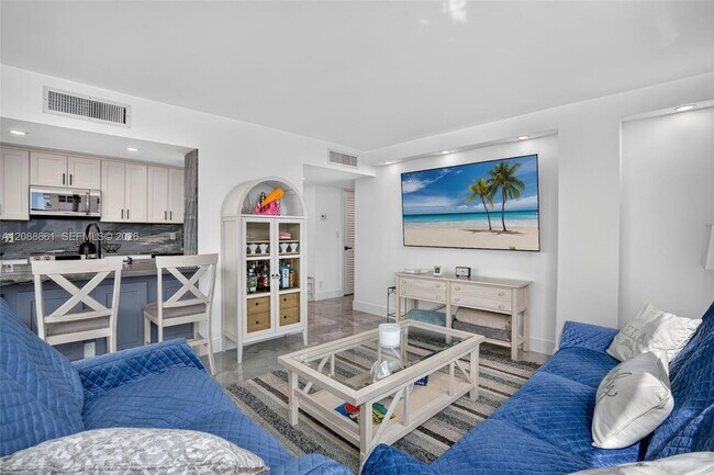 Building Photo - 3113 S Ocean Dr