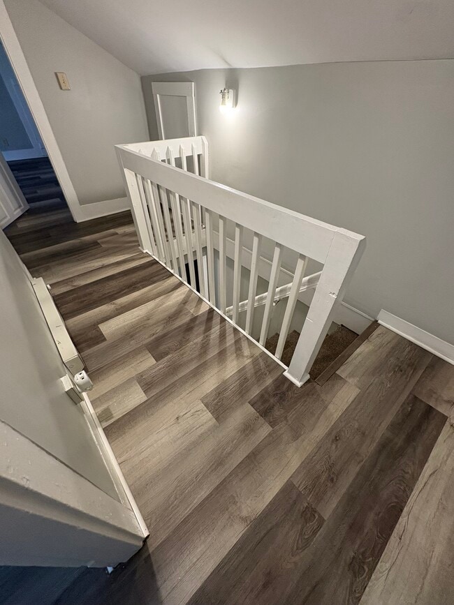 Building Photo - 633 Main St