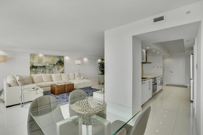 Building Photo - 400 N Flagler Dr