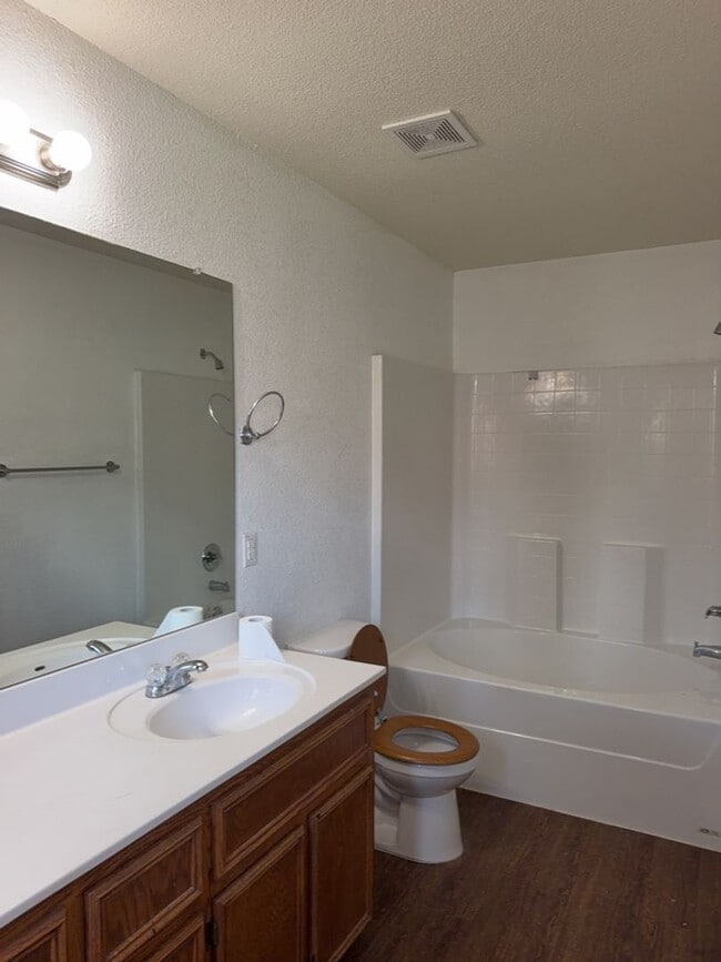 Building Photo - 403 Olaf Dr