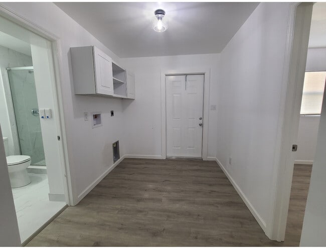 Building Photo - 3031 NE Savannah Rd