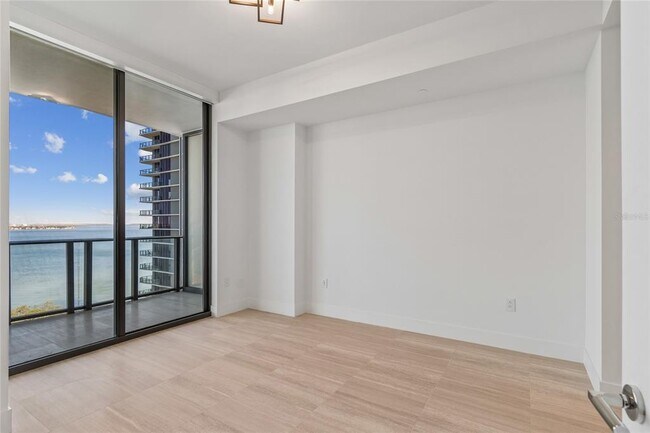 Building Photo - 3015 S Ysabella Ave