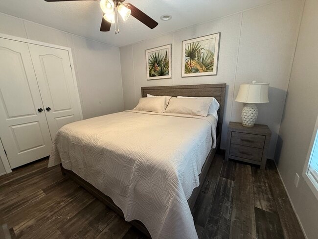 Building Photo - 6702 Lakewood Dr