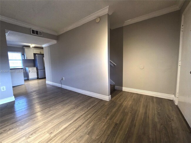 Building Photo - 914 SW 8th Ave