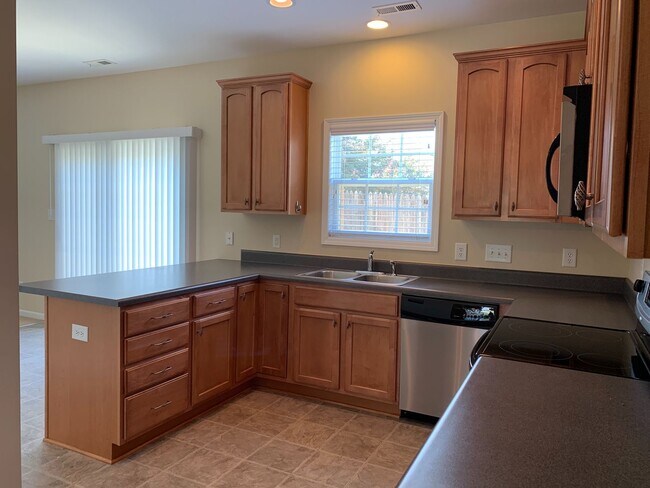 Building Photo - 4 Bed / 2.5 Bath Home in Holly Springs
