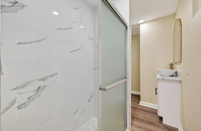 Building Photo - 2725 Avenue F