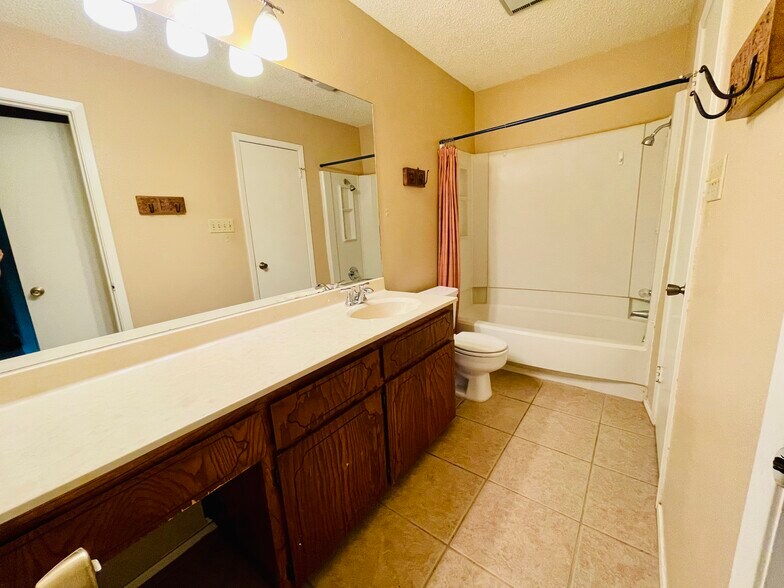Building Photo - 9011 Sawtooth Ln