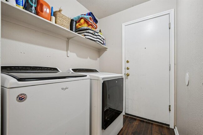 Building Photo - 3308 Ross Cove
