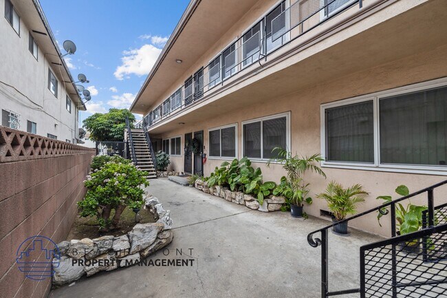 Building Photo - 211 E. Tamarack Ave.