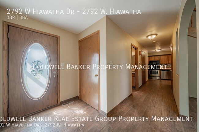 Building Photo - 2792 W Hiawatha Dr