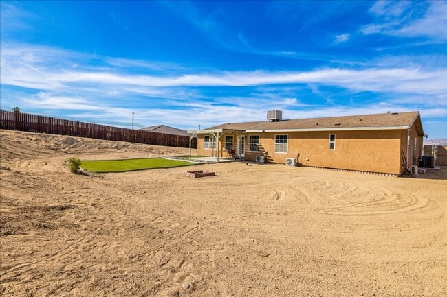 Building Photo - 29 Palms home in great neighborhood!