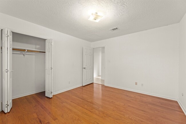 Building Photo - 15751 Fern Basin Dr