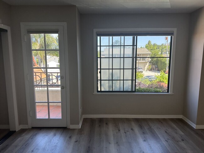 Building Photo - 1641