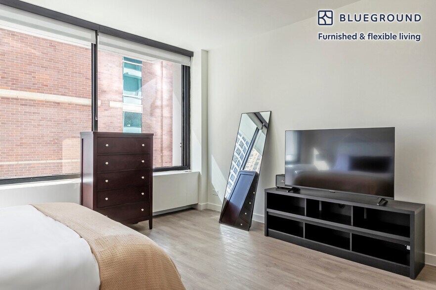 Building Photo - 21 E Chestnut St