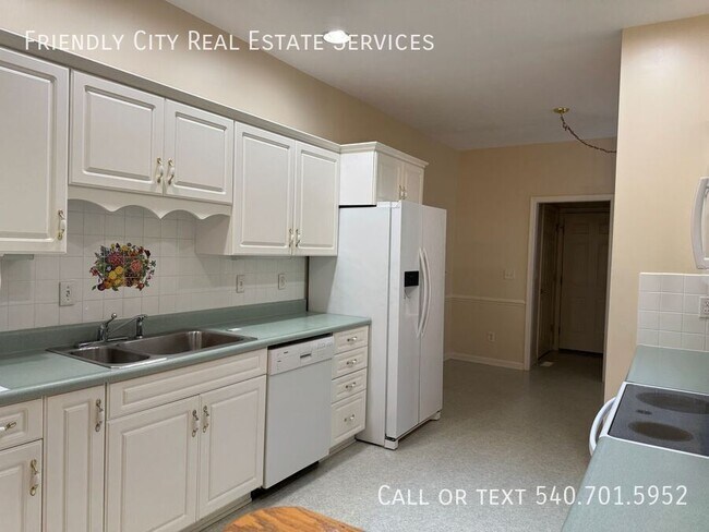 Building Photo - Beautiful Duplex at Spring Oaks