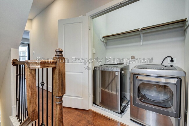 Building Photo - 720 N Shepherd Dr