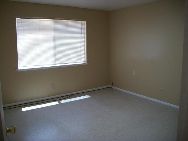 Building Photo - 3 bedroom 1 Bath