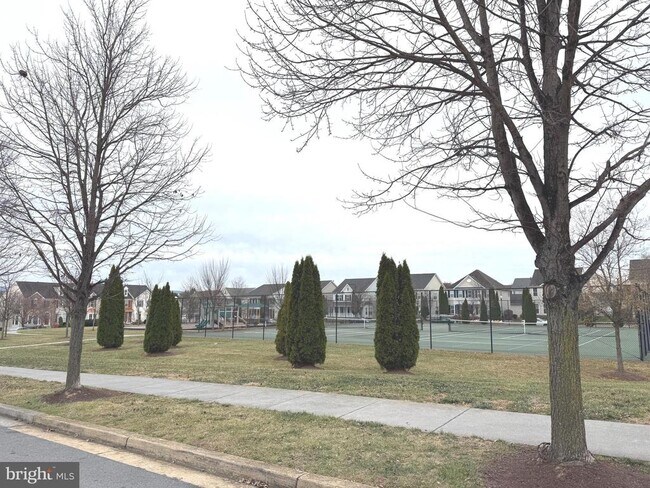 Building Photo - 60 Deerbrook Dr