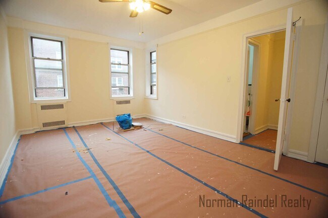 Building Photo - 1565 E 14th St