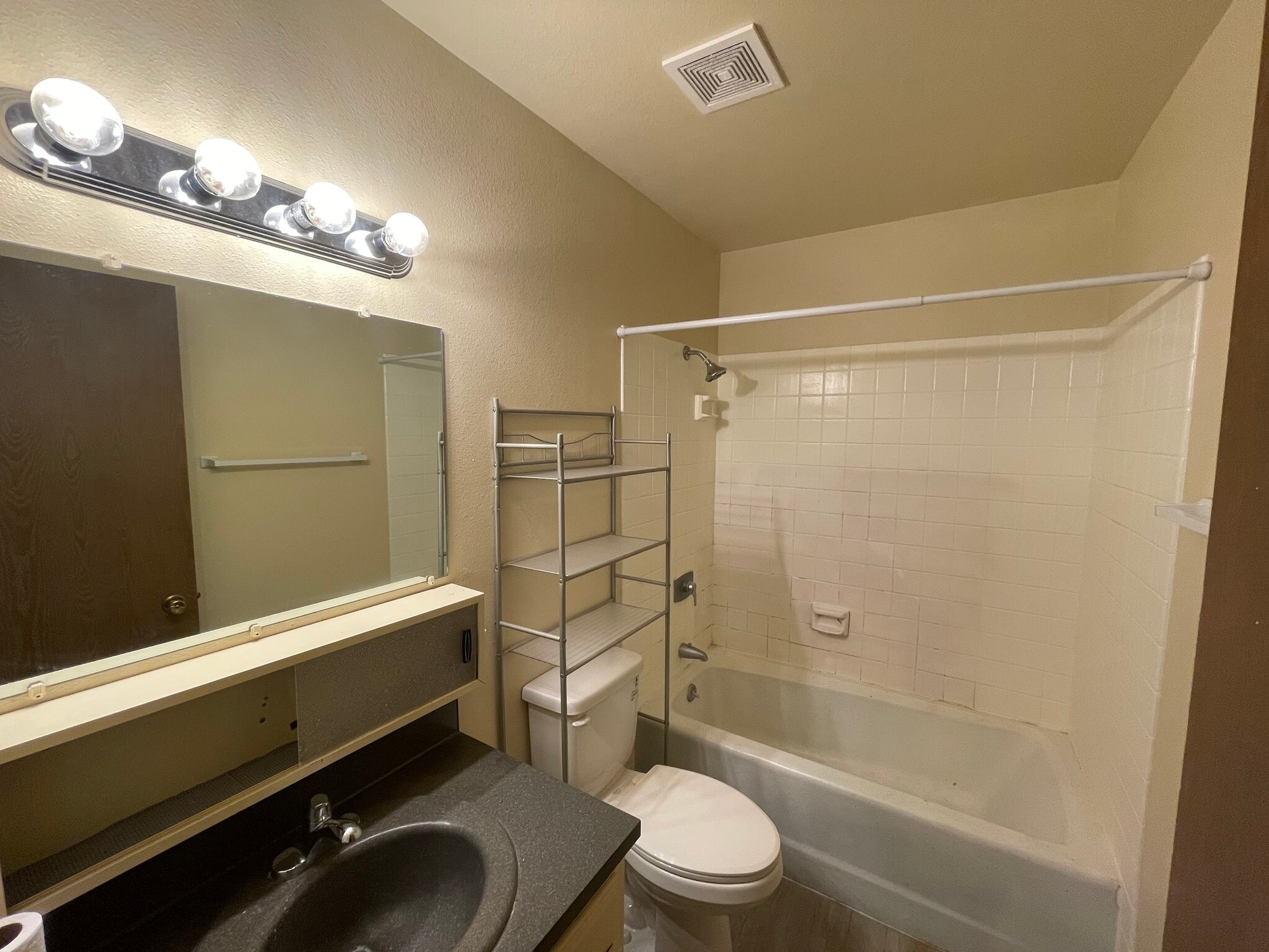 Building Photo - 310 Moccasin Trail
