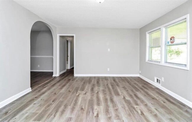 Building Photo - 3711 Daisy Dr