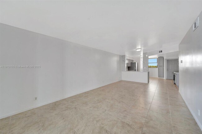 Building Photo - 117 Lake Emerald Dr