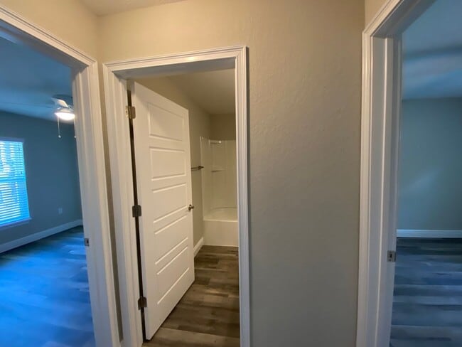 Building Photo - Custom Home - Desirable SE Ocala Neighborhood 3/2/2 **Won't Last**