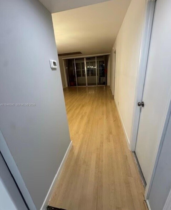 Building Photo - 9460 Poinciana Pl