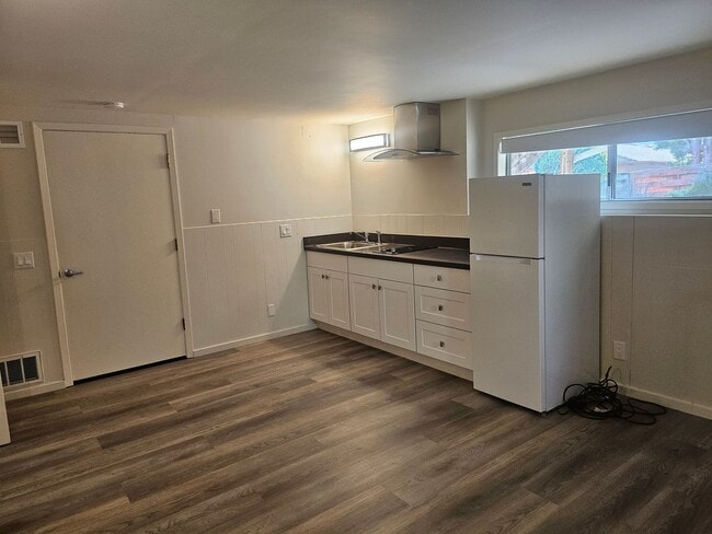 Building Photo - Millbrae Meadows 4 bed 3 bath available now