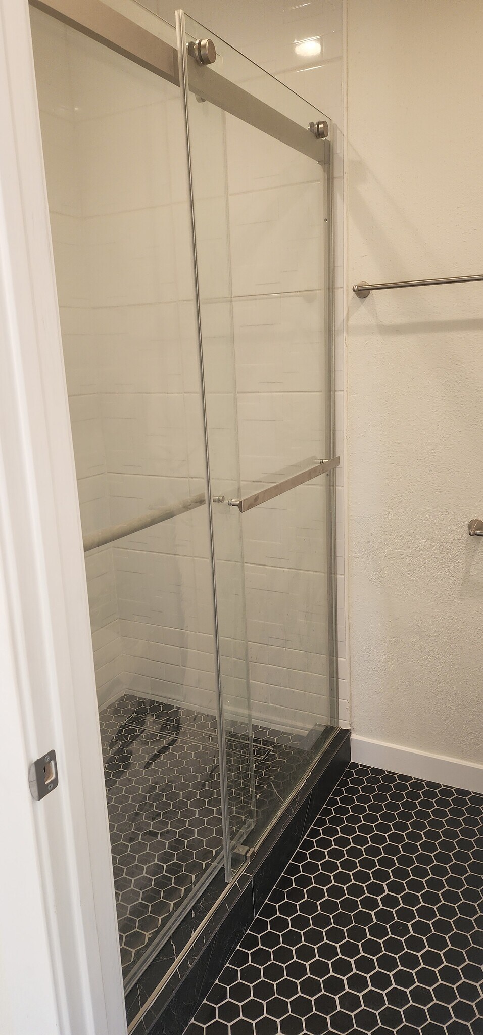 Building Photo - 950 N Kingsley Dr