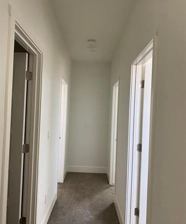 Building Photo - 2434 Urdaneta Way