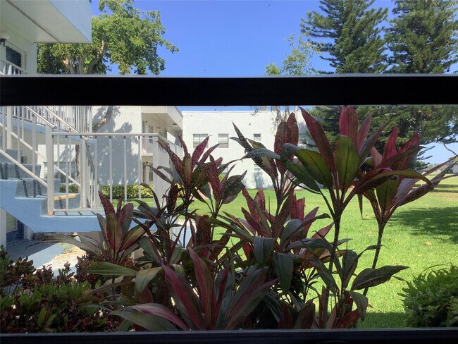 Building Photo - 70 Normandy B