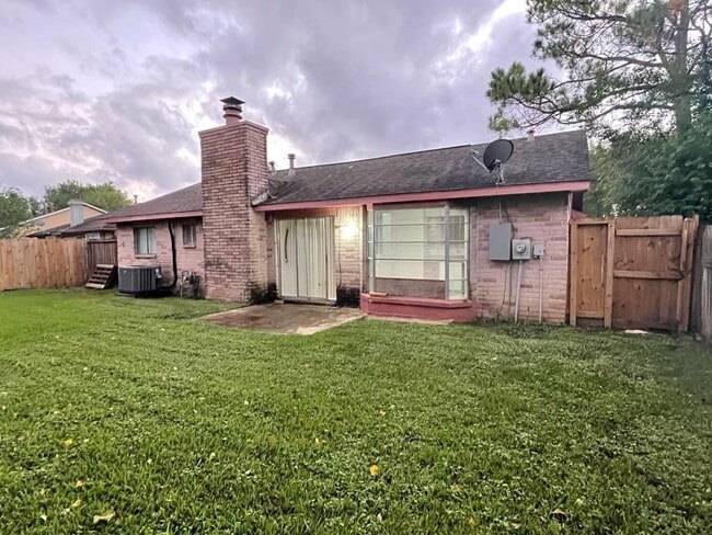 Building Photo - 7431 La Pl Dr