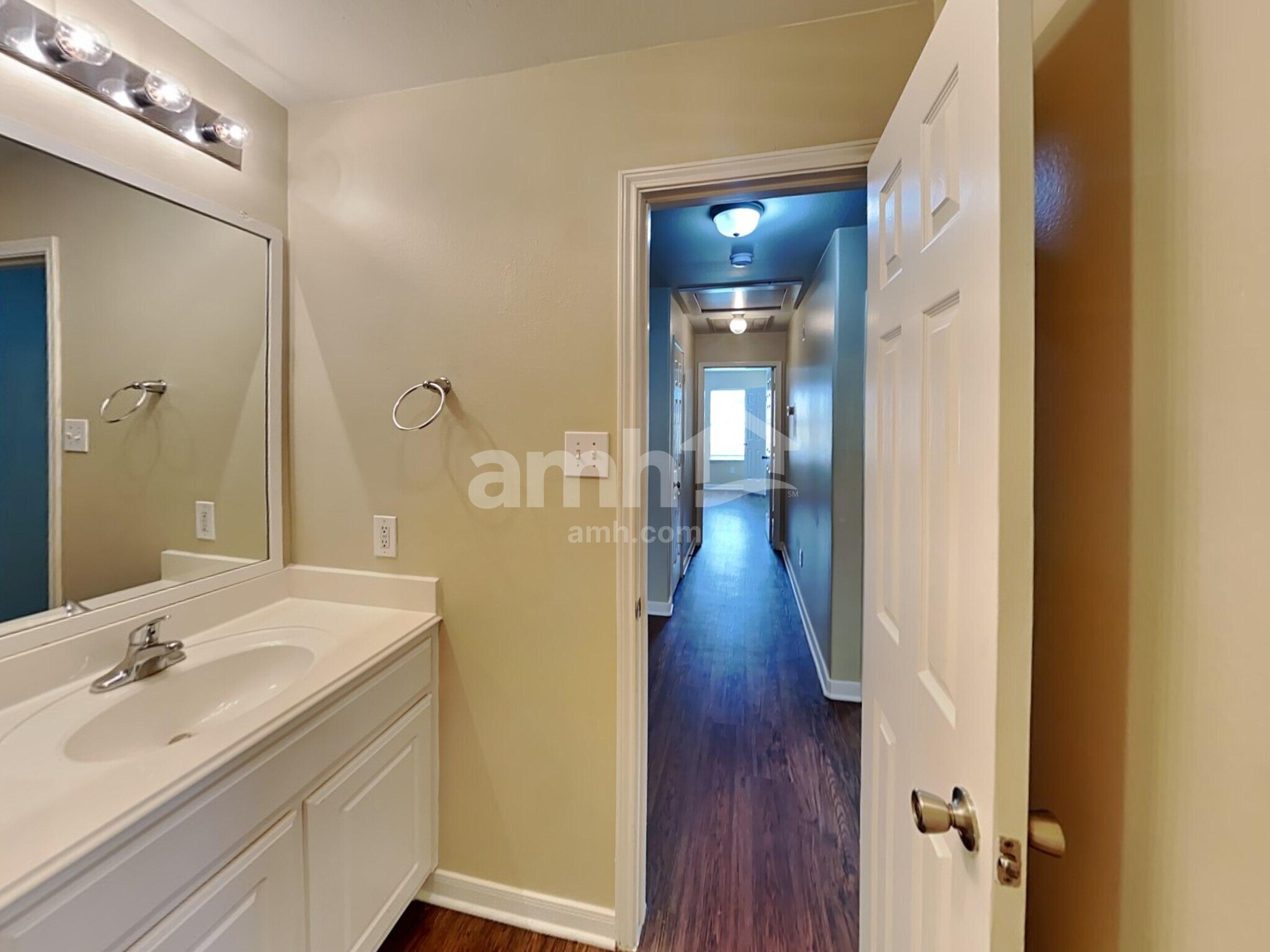 Building Photo - 28926 Village Creek Loop