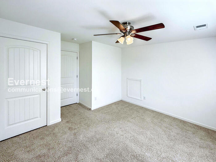 Building Photo - 4008 Park Crossings Dr