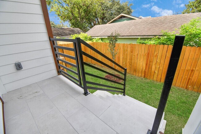 Building Photo - 4215 Rogers St