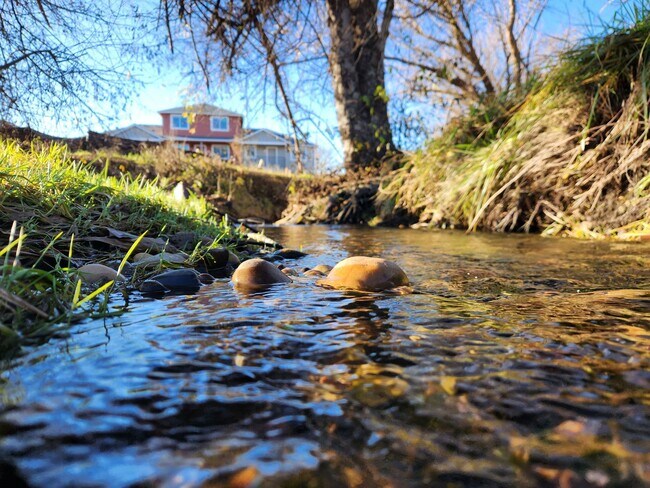 Building Photo - 1995 Sky Park Dr