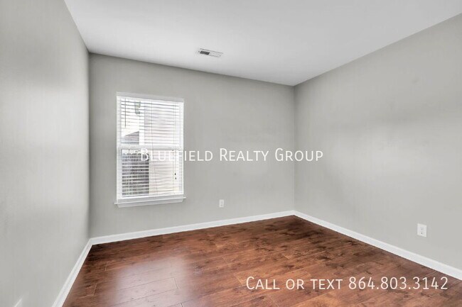 Building Photo - 621 Branch View Dr