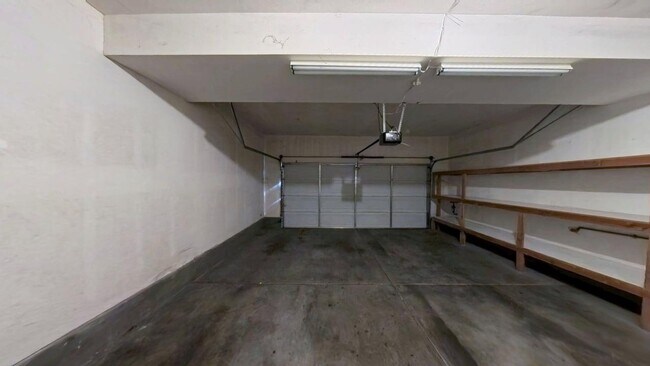 Building Photo - 1800 E Lakeshore Dr