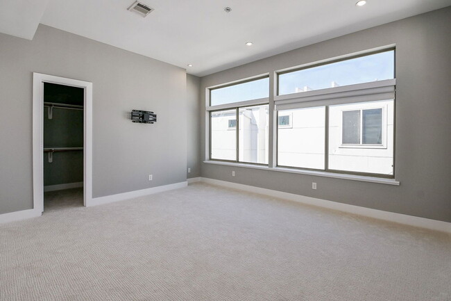 Building Photo - 3215 Garrow St