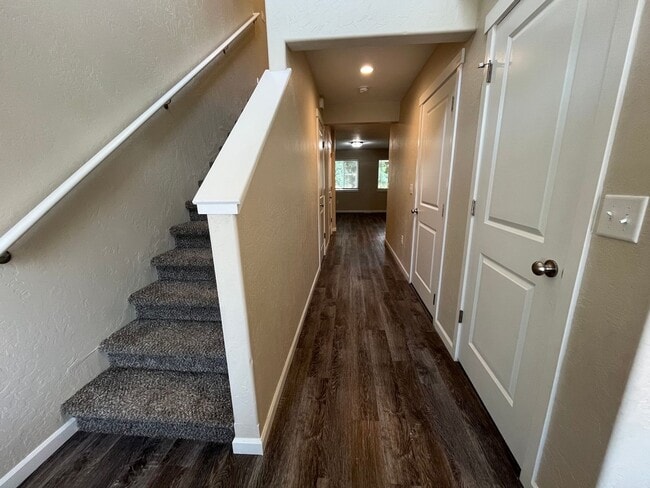 Building Photo - 3-Bed Home with Garage & Fenced Yard in Pr...