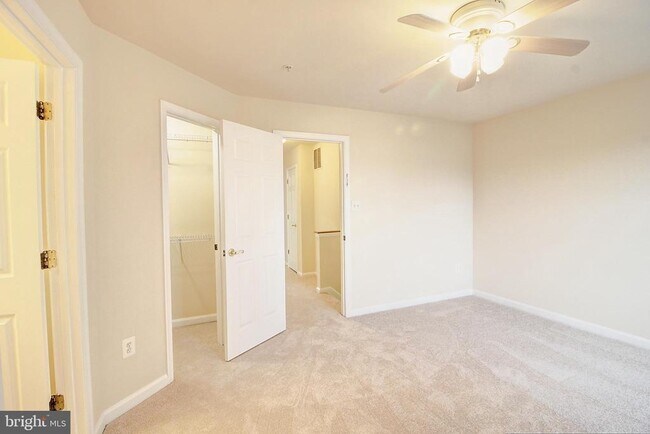 Building Photo - 7127 Ladd Cir