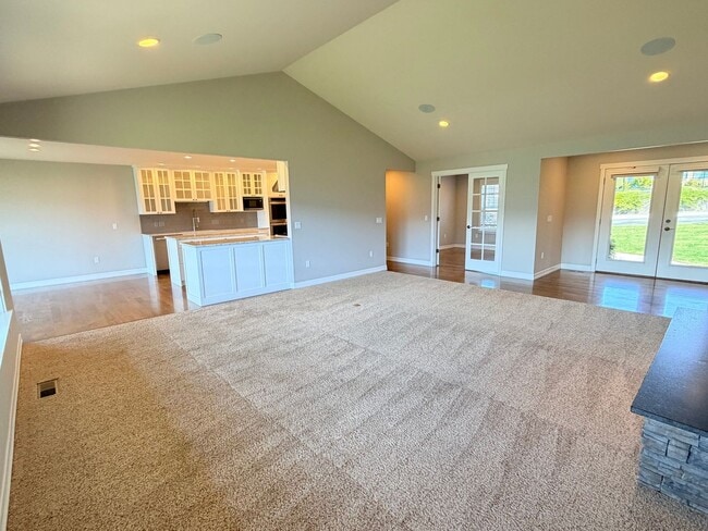 Building Photo - Luxury, golf course living with VIEWS! 3+ bed, 3 bath, three car garage and so much more!