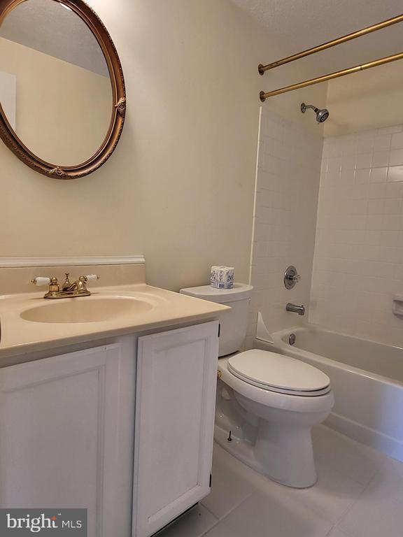 Building Photo - 805 Cattail Ln NE