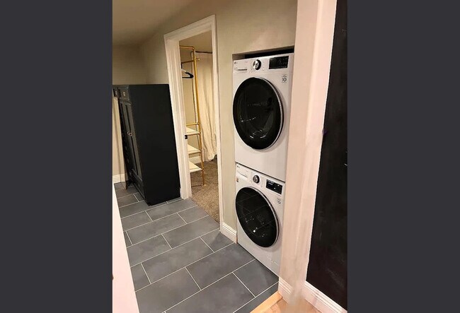 Building Photo - 437 N 700 W